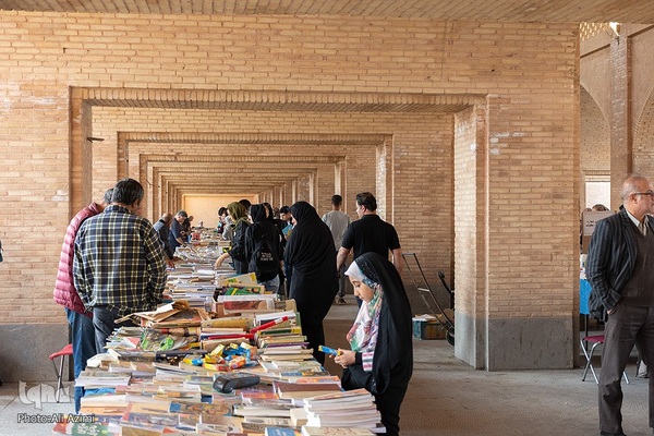 گذری بر جمعه بازار کتاب اصفهان