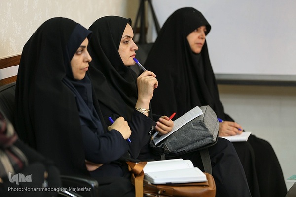 نشست «ادبیات خلاقانه و نوجوان امروز» در دفتر تبلیغات اسلامی اصفهان