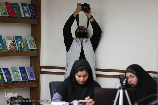 نشست «ادبیات خلاقانه و نوجوان امروز» در دفتر تبلیغات اسلامی اصفهان