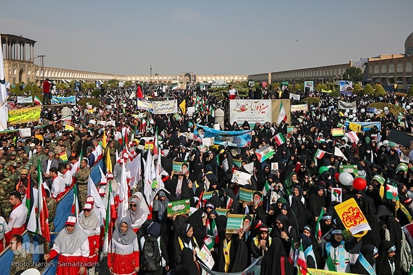 خروش انقلابی مردم اصفهان در یوم‌الله ۱۳ آبان