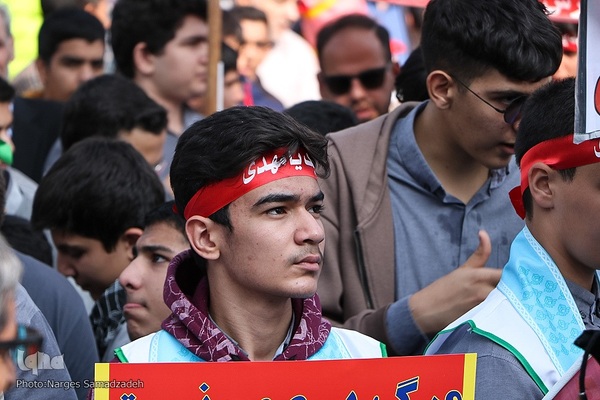 خروش انقلابی مردم اصفهان در یوم‌الله ۱۳ آبان