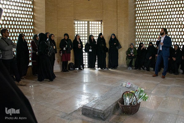 دهمین گنجواره گردشگری تخت فولاد با محوریت حکمت و فلسفه