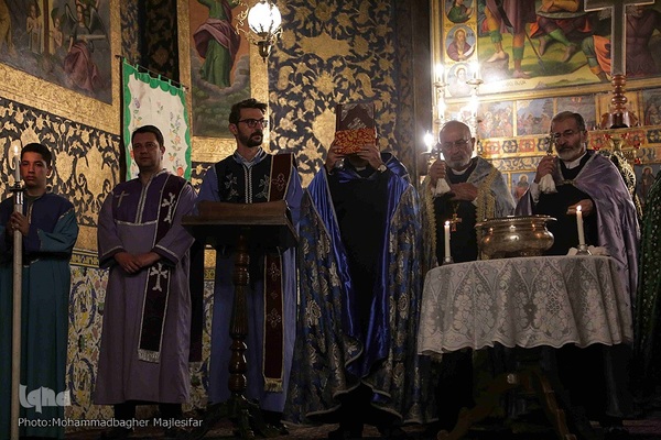 آیین عشای ربانی در کلیسای وانک اصفهان