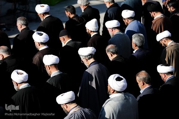 اقامه نماز باران در گلستان شهدای اصفهان