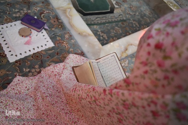 اعتکاف ۵۰۰ نفری نوجوانان دختر در اصفهان