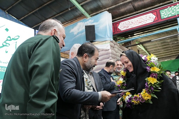 مراسم آغاز دهه فجر و سالروز ورود امام (ره) به میهن اسلامی در اصفهان