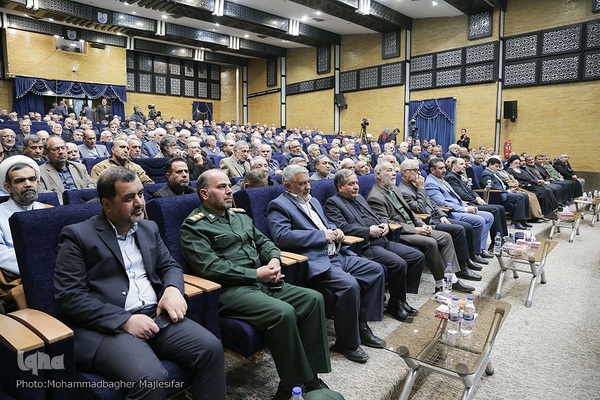 گردهمایی ایثارگران و پیشگامان انقلاب اسلامی در اصفهان