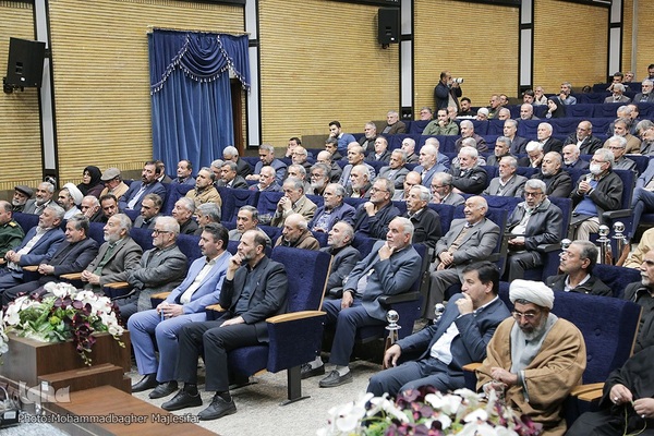 گردهمایی ایثارگران و پیشگامان انقلاب اسلامی در اصفهان