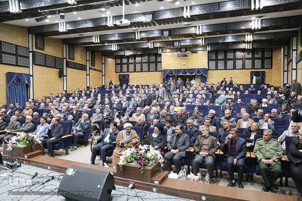 گردهمایی ایثارگران و پیشگامان انقلاب اسلامی در اصفهان