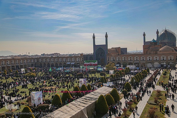 راهپیمایی یوم الله ۲۲ بهمن در میدان امام (ره) اصفهان