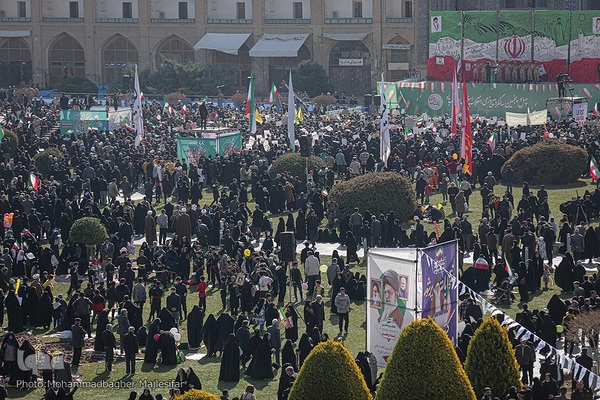 راهپیمایی یوم الله ۲۲ بهمن در میدان امام (ره) اصفهان
