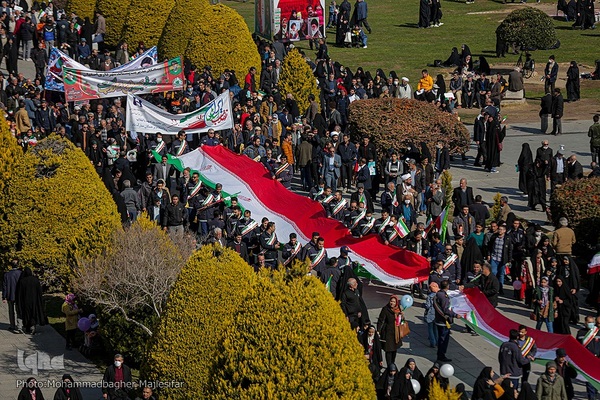 راهپیمایی یوم الله ۲۲ بهمن در میدان امام (ره) اصفهان