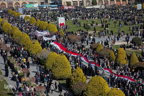 راهپیمایی یوم الله ۲۲ بهمن در میدان امام (ره) اصفهان