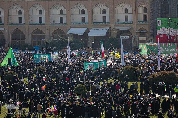 راهپیمایی یوم الله ۲۲ بهمن در میدان امام (ره) اصفهان