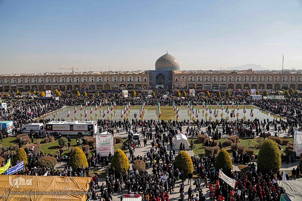 راهپیمایی یوم الله ۲۲ بهمن در میدان امام (ره) اصفهان