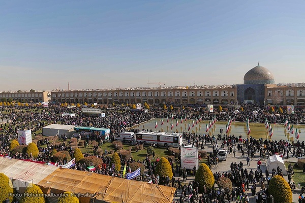 راهپیمایی یوم الله ۲۲ بهمن در میدان امام (ره) اصفهان