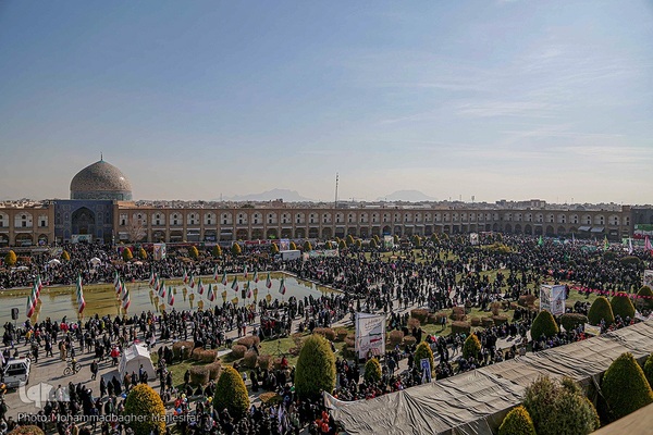 راهپیمایی یوم الله ۲۲ بهمن در میدان امام (ره) اصفهان