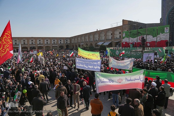 راهپیمایی یوم الله ۲۲ بهمن در میدان امام (ره) اصفهان