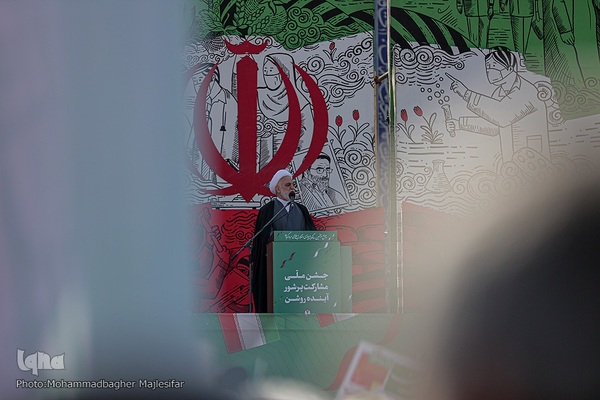 راهپیمایی یوم الله ۲۲ بهمن در میدان امام (ره) اصفهان