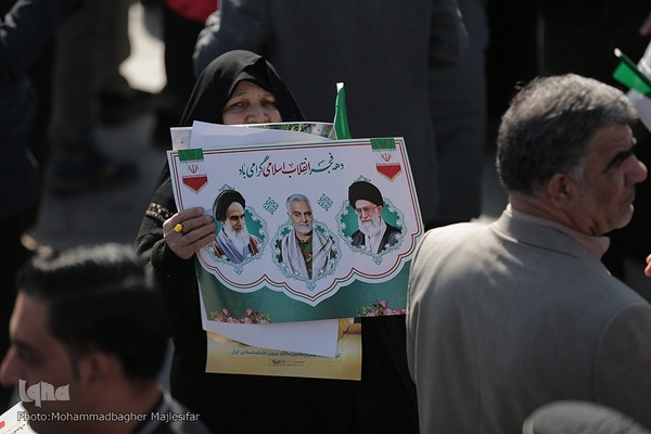 راهپیمایی یوم الله ۲۲ بهمن در میدان امام (ره) اصفهان
