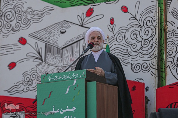 راهپیمایی یوم الله ۲۲ بهمن در میدان امام (ره) اصفهان