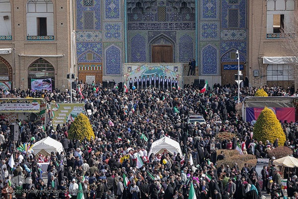راهپیمایی یوم الله ۲۲ بهمن در میدان امام (ره) اصفهان