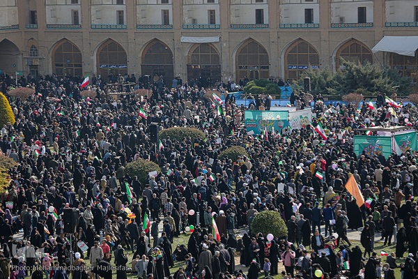 راهپیمایی یوم الله ۲۲ بهمن در میدان امام (ره) اصفهان