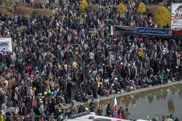 راهپیمایی یوم الله ۲۲ بهمن در میدان امام (ره) اصفهان