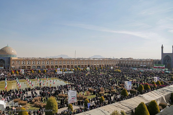 راهپیمایی یوم الله ۲۲ بهمن در میدان امام (ره) اصفهان