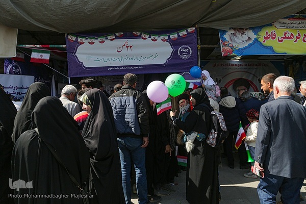 راهپیمایی یوم الله ۲۲ بهمن در میدان امام (ره) اصفهان