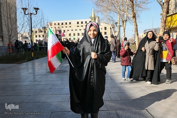 حضور حماسی مردم اصفهان در راهپیمایی یوم‌الله ۲۲ بهمن