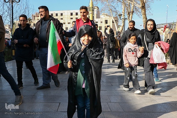 حضور حماسی مردم اصفهان در راهپیمایی یوم‌الله ۲۲ بهمن