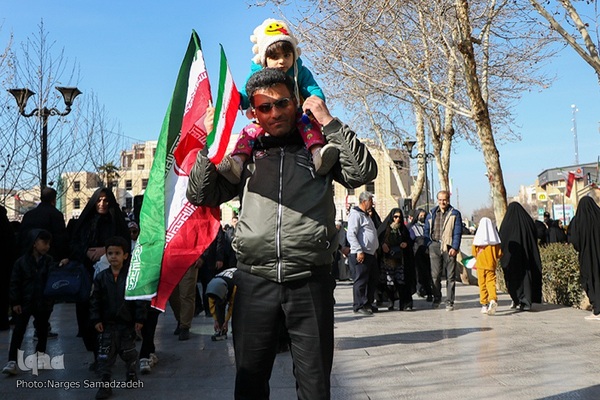 حضور حماسی مردم اصفهان در راهپیمایی یوم‌الله ۲۲ بهمن