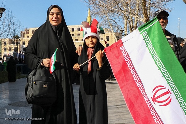 حضور حماسی مردم اصفهان در راهپیمایی یوم‌الله ۲۲ بهمن