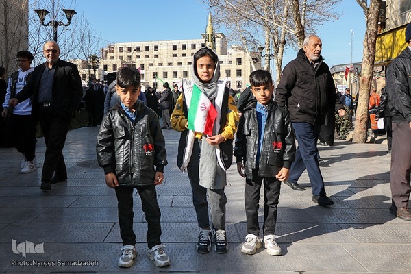 حضور حماسی مردم اصفهان در راهپیمایی یوم‌الله ۲۲ بهمن