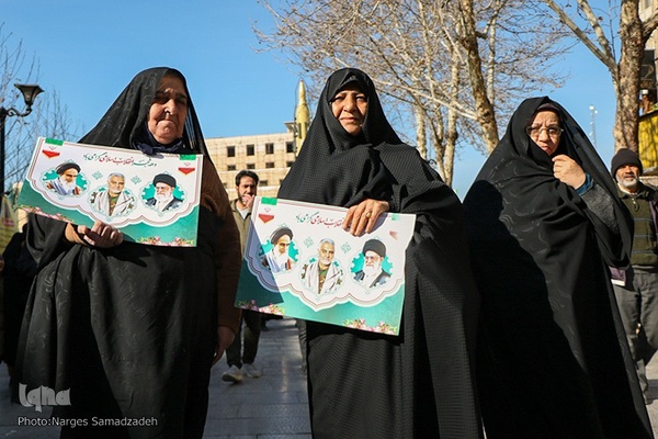 حضور حماسی مردم اصفهان در راهپیمایی یوم‌الله ۲۲ بهمن