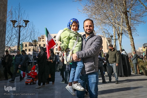 حضور حماسی مردم اصفهان در راهپیمایی یوم‌الله ۲۲ بهمن