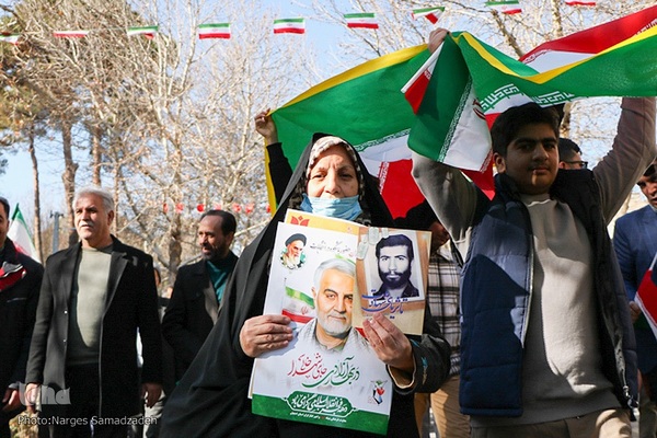 حضور حماسی مردم اصفهان در راهپیمایی یوم‌الله ۲۲ بهمن