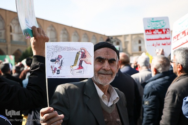 حضور حماسی مردم اصفهان در راهپیمایی یوم‌الله ۲۲ بهمن