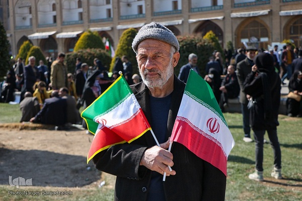 حضور حماسی مردم اصفهان در راهپیمایی یوم‌الله ۲۲ بهمن