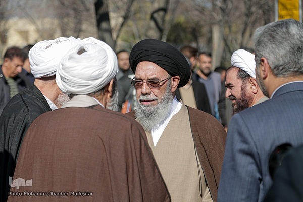 آیین تشییع و خاکسپاری پیکر مرحوم آیت‌الله شوشتری