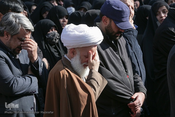 آیین تشییع و خاکسپاری پیکر مرحوم آیت‌الله شوشتری