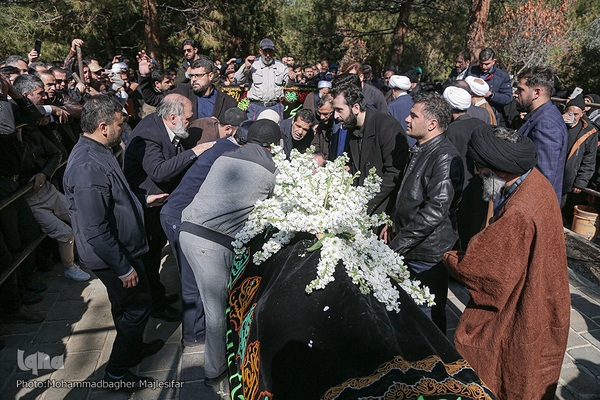 آیین تشییع و خاکسپاری پیکر مرحوم آیت‌الله شوشتری