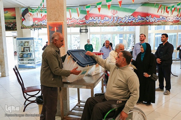 شور انتخابات در آسایشگاه جانبازان شهید مطهری