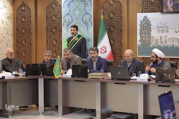همایش ملی تجلیل از واقفین حرم مطهر رضوی در اصفهان