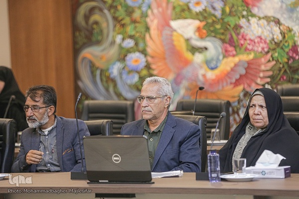 همایش ملی تجلیل از واقفین حرم مطهر رضوی در اصفهان