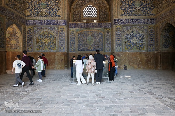 میزبانی نقش جهان از مسافران نوروزی نصف جهان