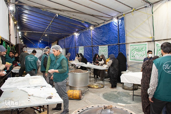 برپایی سفره کرم امام حسن (ع) در اصفهان