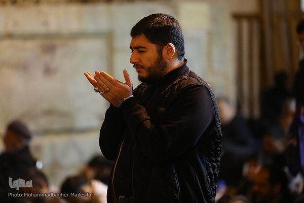 مراسم شب ۱۹ رمضان در مسجد جامع اصفهان