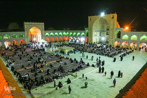 مراسم شب ۱۹ رمضان در مسجد جامع اصفهان